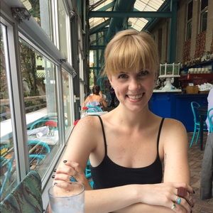 Meet your Posher, Caitlin